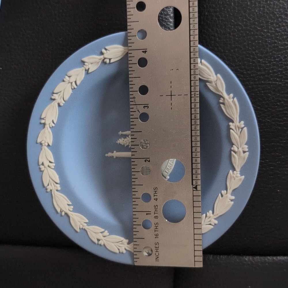 EUC Vintage Wedgwood Jasperware Round Trinket Dishes - Picture 3 of 6